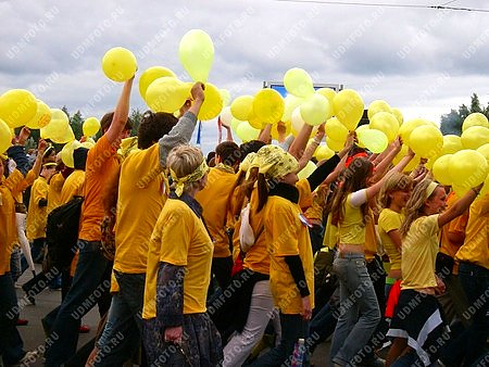 шествие,воздушный шар,молодежь,праздник