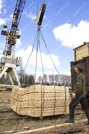 Вавожский район,ООО Какможлес,рабочий,кран,древесина,деревообрабатывающая промышленность