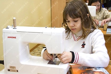 швея,швейная машина,дети,шитье,детский труд