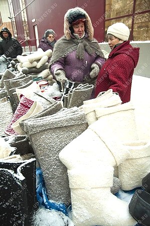базар,рынок,торговля,зима,обувь,валенки