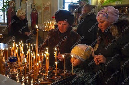 церковь,религия,православие,Свято-Михайловский собор,свеча,огонь,рождество,дети,молитва