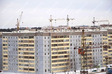 город Ижевск,панорама,улица Холмогорова,дом,жилье,строительство,строительный кран