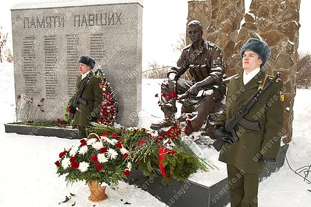 город Ижевск,достопримечательность,памятник воинам-интернационалистам,солдат,оружие