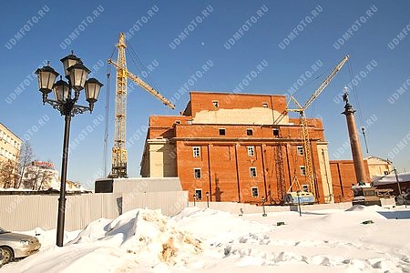 город Ижевск,дворец культуры Ижмаш,строительный кран,строительство,стройка