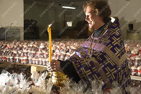 хлебозавод 5,кулич,священник,свеча,огонь,традиция,обряд,православие