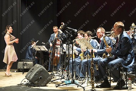биг-бэнд,Георгий Гаронян,музыкальный фестиваль,на родине Чайковского,2011,Марселла Паппини,культура