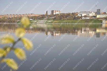 город Ижевск,панорама,ижевский пруд,вода,верба
