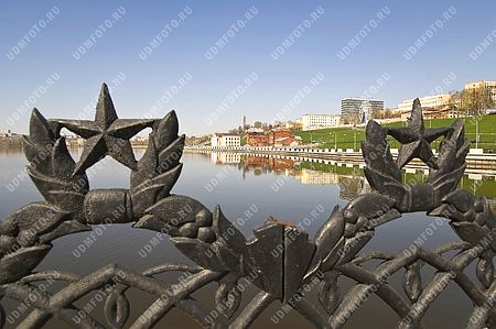 город Ижевск,ижевский пруд,вода,звезда,ограда,забор,ковка