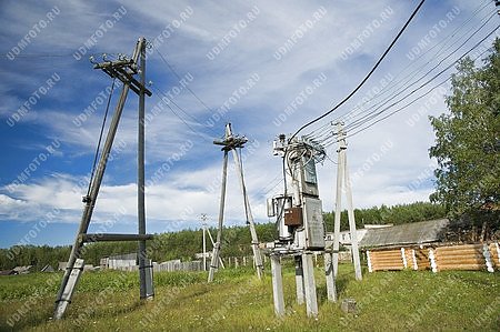 поселок Югдон,столб,провод,трансформатор,энергетика,линия электропередач