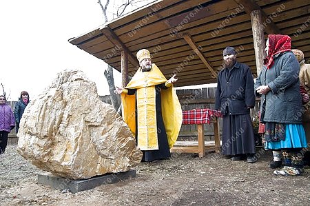 село Бураново,поп,священник,отец Виктор,закладка камня церкви Святой Троицы
