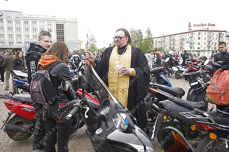 открытие мотосезона,мотоцикл,священник