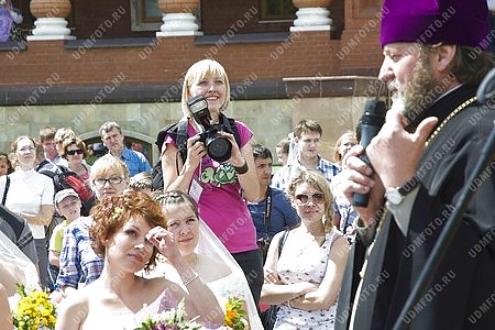 марафон невест,невеста,отец Виктор,фотограф,священник,девушка