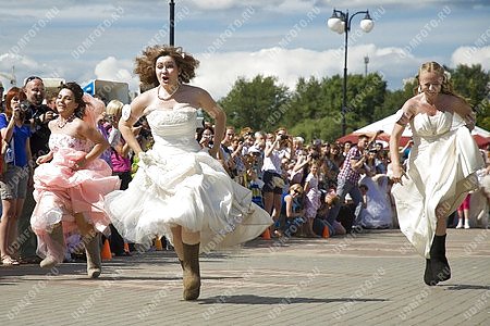 марафон невест,невеста,забег в валенках,соревнование,бег,валенок,девушка