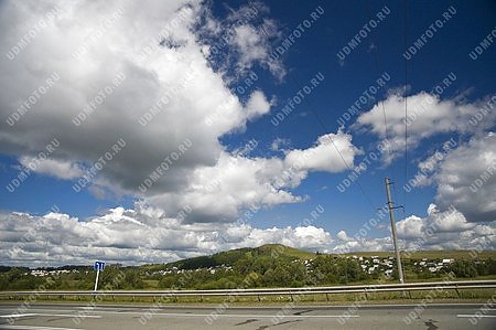 небо,облака,дорога,провод,столб,энергетика,линия электропередач,природа,лето