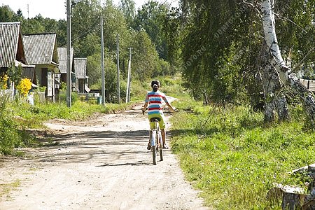 велосипед,проселочная дорога,дом,жилье,природа,муниципальное образования Сюгаильское,деревня Сюгаил,велосипед,лето
