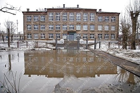 город Ижевск,вода,потоп,паводок,вода,весна,школа